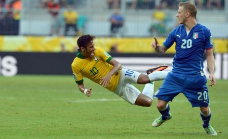 3549689408_neymar dive full